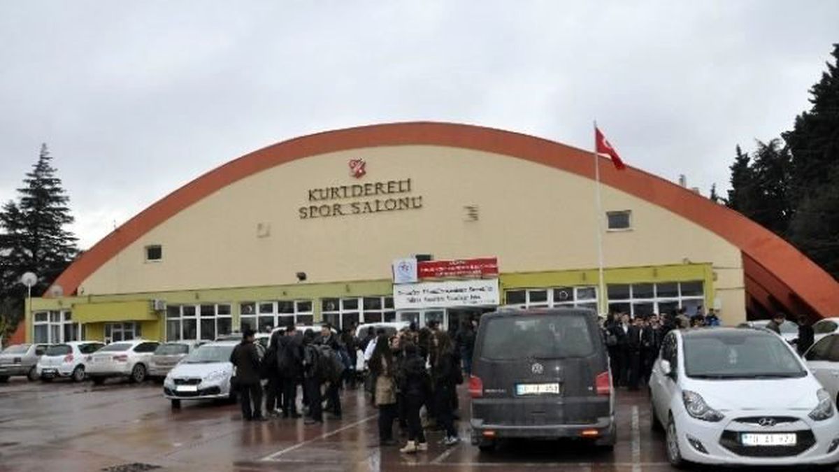 Polis ile Veliler Birbirini Yanlış Anlayınca Ortalık Karıştı