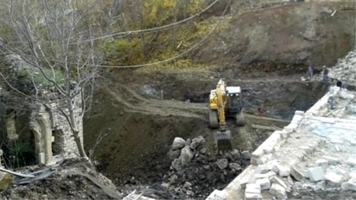 Tarihi Küçük Çarşı Köprüsü Bir Süre Trafiğe Açılacak