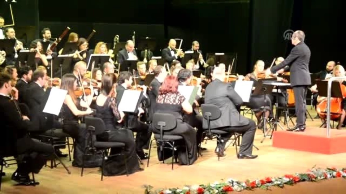 Ünlü Orkestra Şefi Fromanger, Antalya\'da Orkestra Yönetti