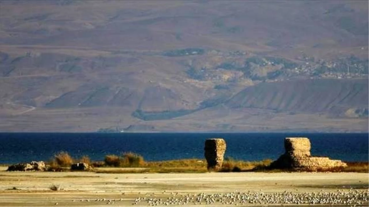 Van Gölü Çekilince Tarihi Kalıntılar Ortaya Çıktı