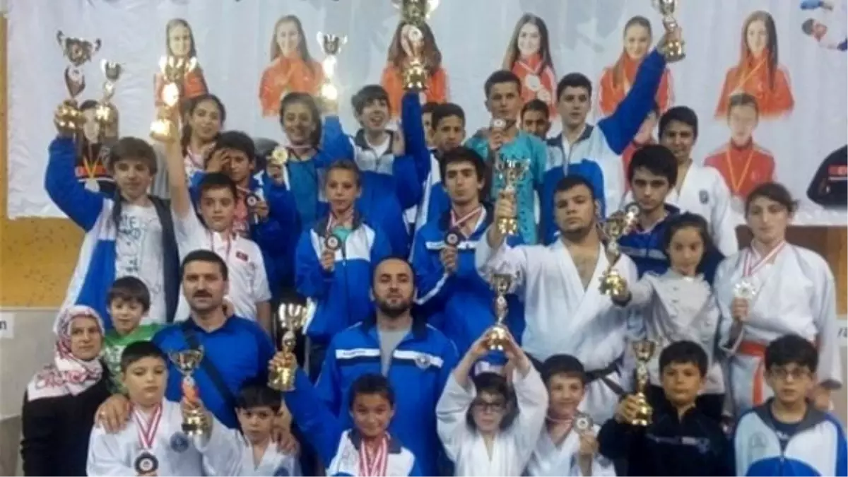 Sakarya\'da İller Arası Karate Ligi Yapılıyor