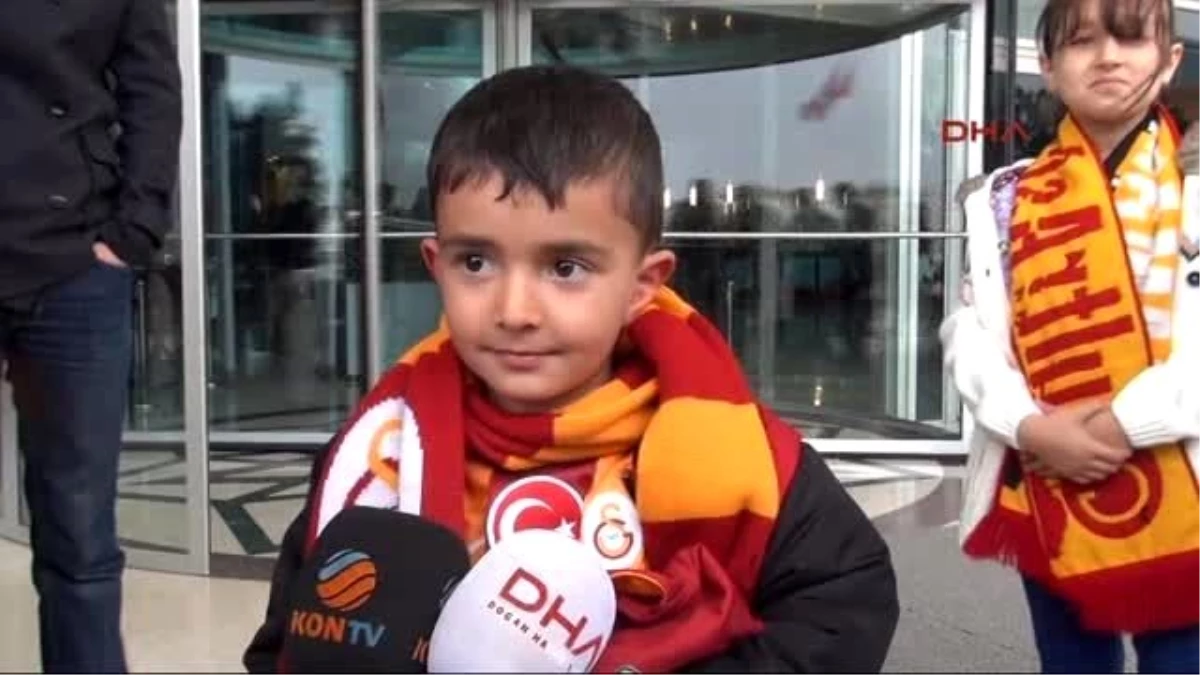 Faciada Ölen Madencinin Oğlu Galatasaraylı Futbolcularla Buluştu