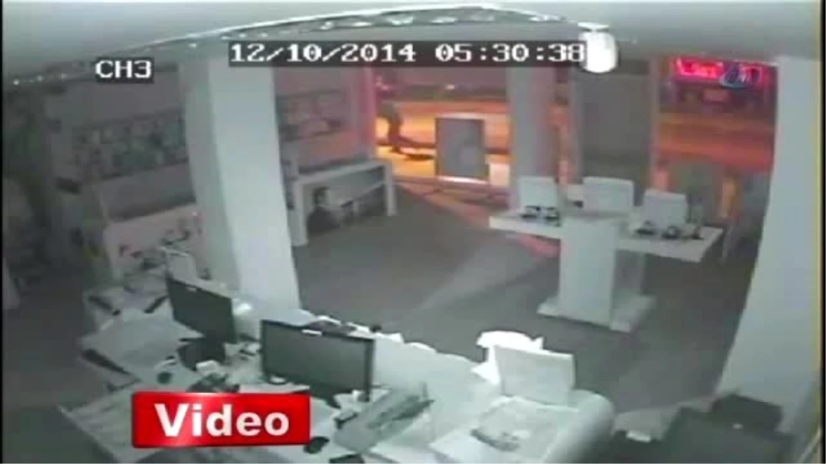 Ataşehir\'de Hırsızlar, 29 Saniyede 20 Bin Liralık Telefon Çaldı