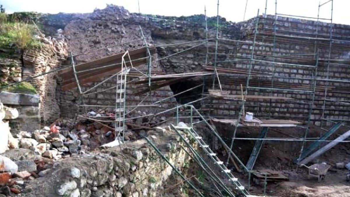 İznik\'te İskele Çöktü: 2 İşçi Yaralı