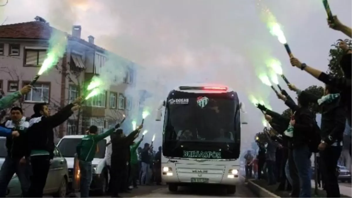 Karabük\'te Bursaspor\'a Coşkulu Karşılama