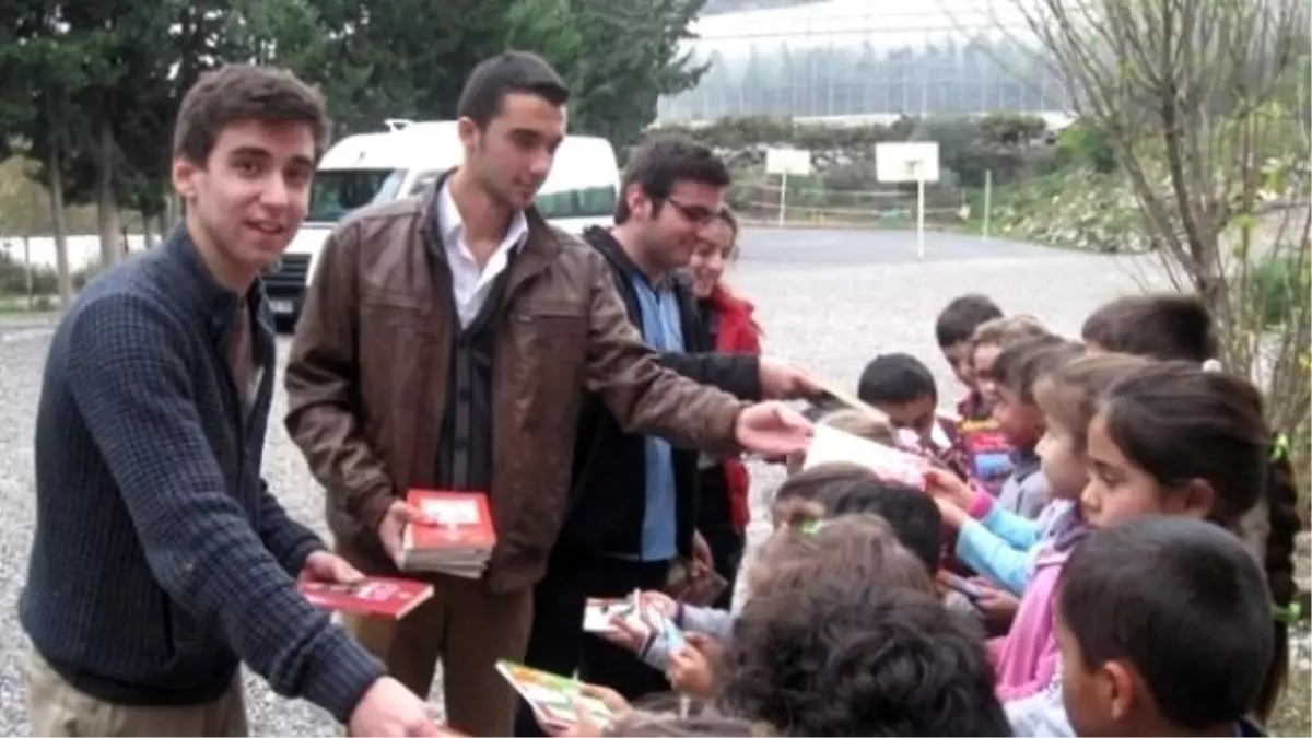 Liselilerden İlk Öğretim Öğrencilerine Kitap Desteği