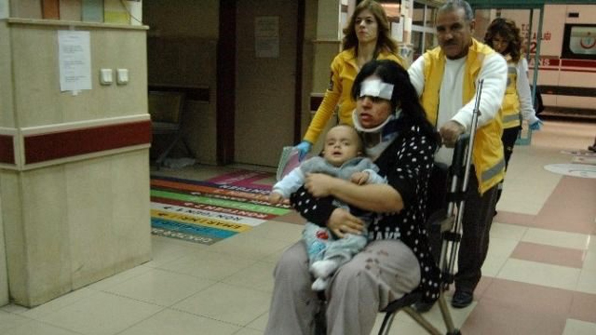 Otomobil ile Minibüs Çarpıştı: 2 Yaralı