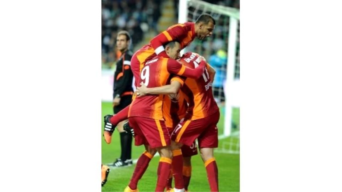 Torku Konyaspor, Maçın İlk Yarısında Galatasaray\'a 3-0 Yenik Durumda