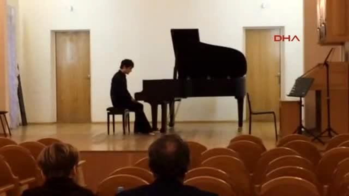 Tambi St. Petersburg?taki Yarışmada Final İçin Çaldı