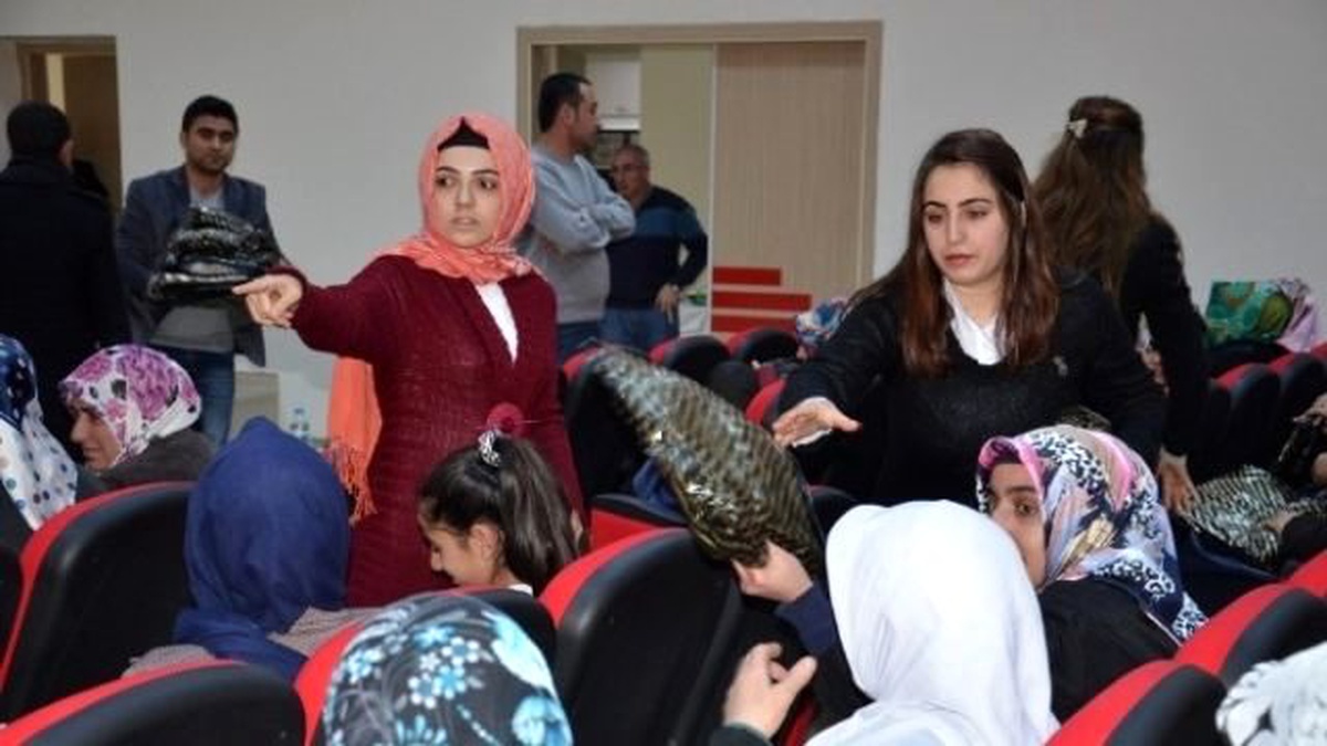 Tatvan\'da "Aile İçi İletişim Güçlendirme" Konferansı
