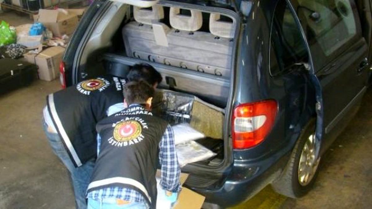 Terkedilmiş Araçta 113 Kilo Uyuşturucu Hap Ele Geçirildi