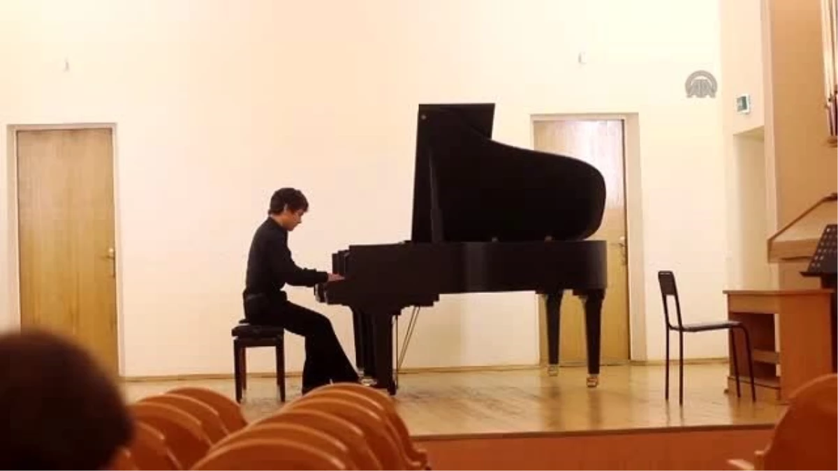 Türk Vatandaşı Olan Genç Piyanist Tambi Asaad, Jüri Karşısında - Saint