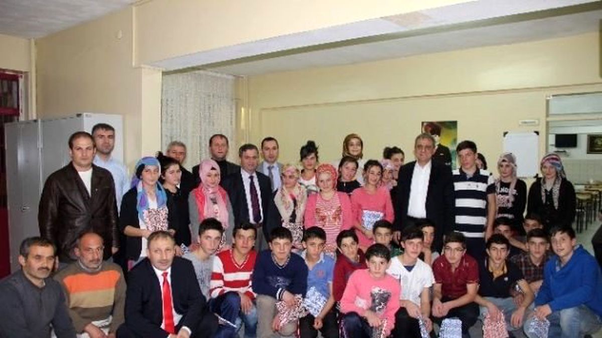 Yomra Belediye Başkanı Sağıroğlu Öğrencilerle Yemekte Buluştu