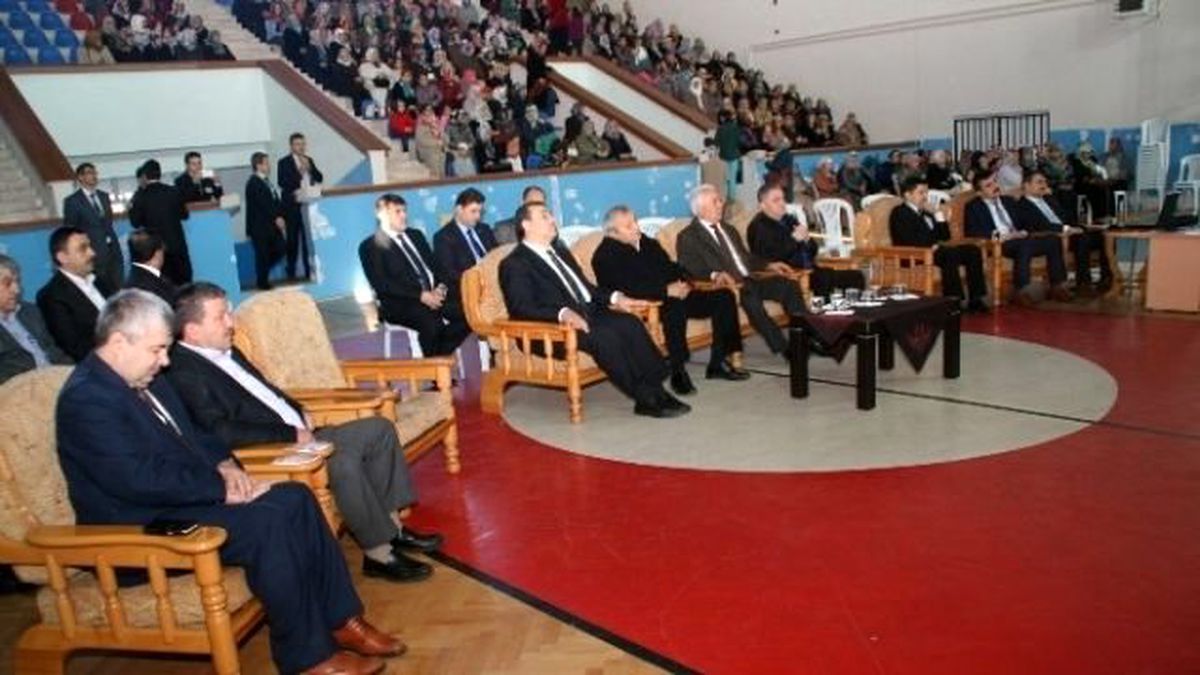 Devrek\'te Düzenlenen Kur\'an-I Kerim Ziyafetinde Vatandaşlar Bir Araya Geldi