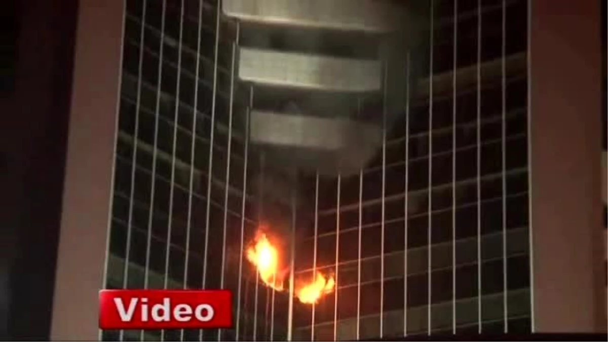 Dünya Ticaret Merkezi\'nde Korkutan Yangın