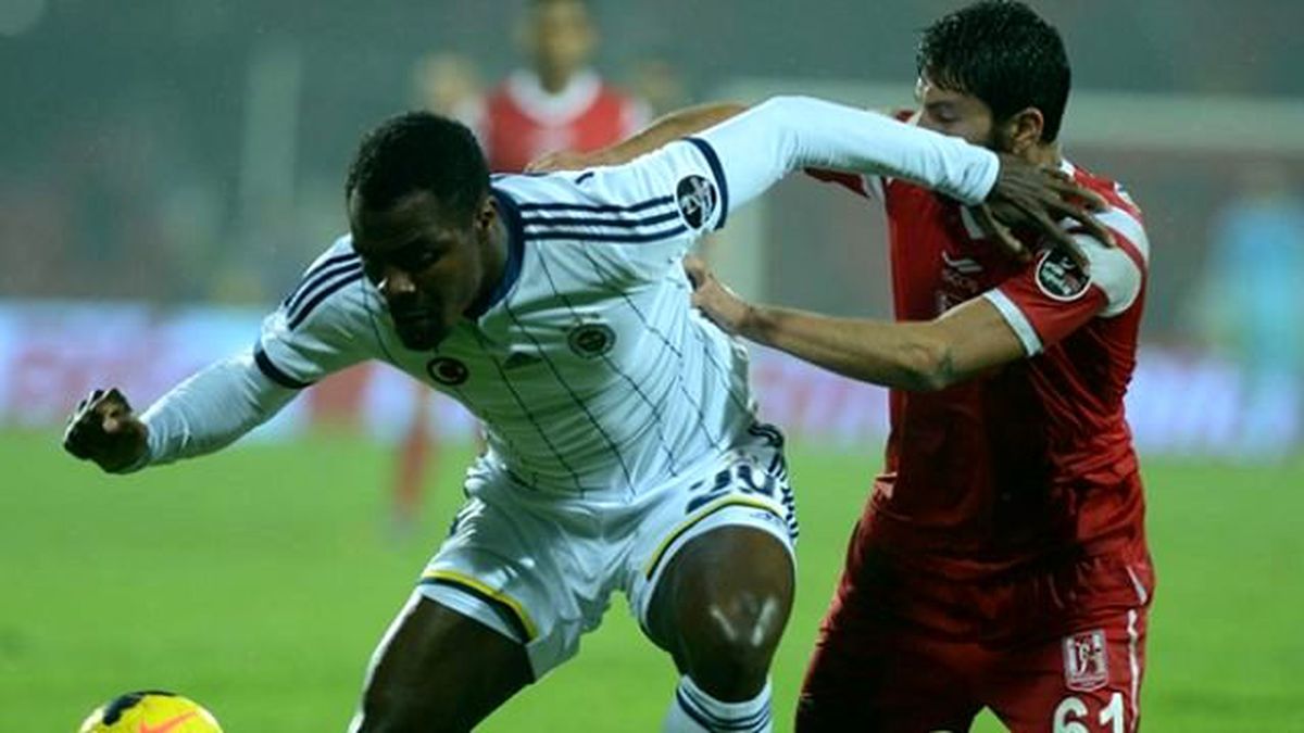 Emenike İsmail Kartal'a Yalvardı: Lütfen Bana Yardım Et Hocam