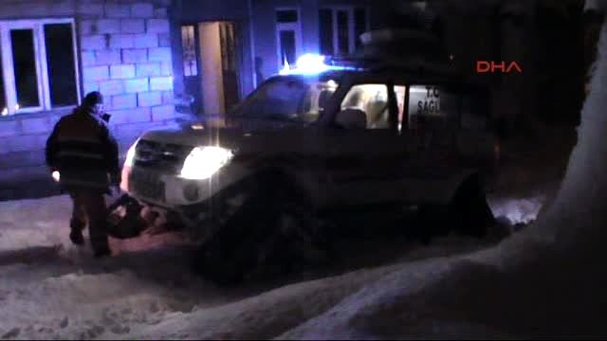 Hakkari\'de Hasta Paletli Ambulansla Hastaneye Yetiştirildi