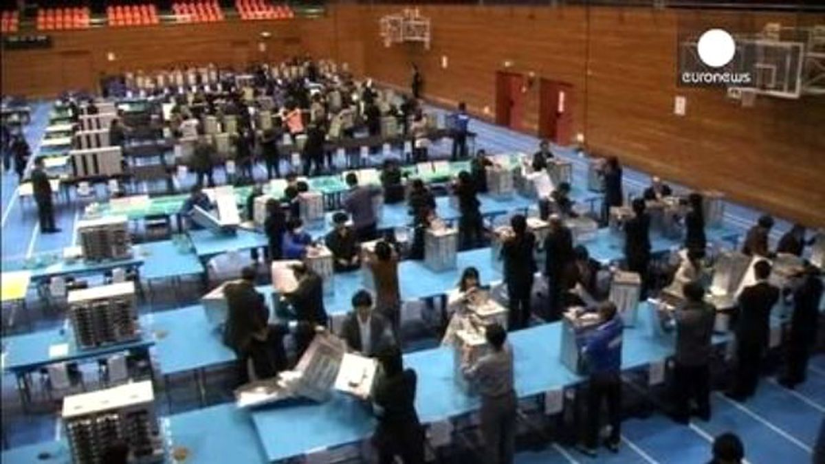 Japonya\'da Erken Genel Seçimlerin Galibi Başbakan Şinzo Abe