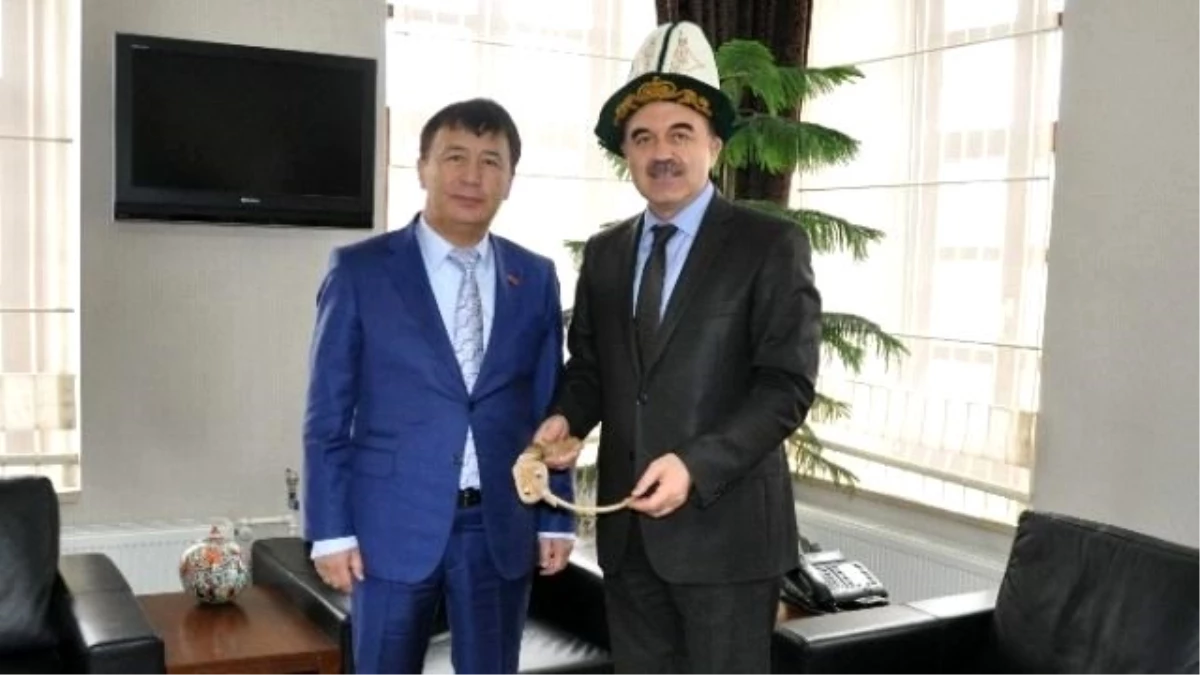 Kırgızistan Büyükelçisi Vali Erol\'a Kalpak Giydirdi