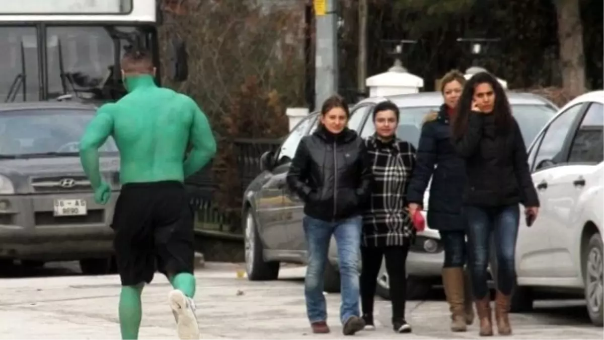 Süper Kahraman Hulk Başkent Sokaklarında