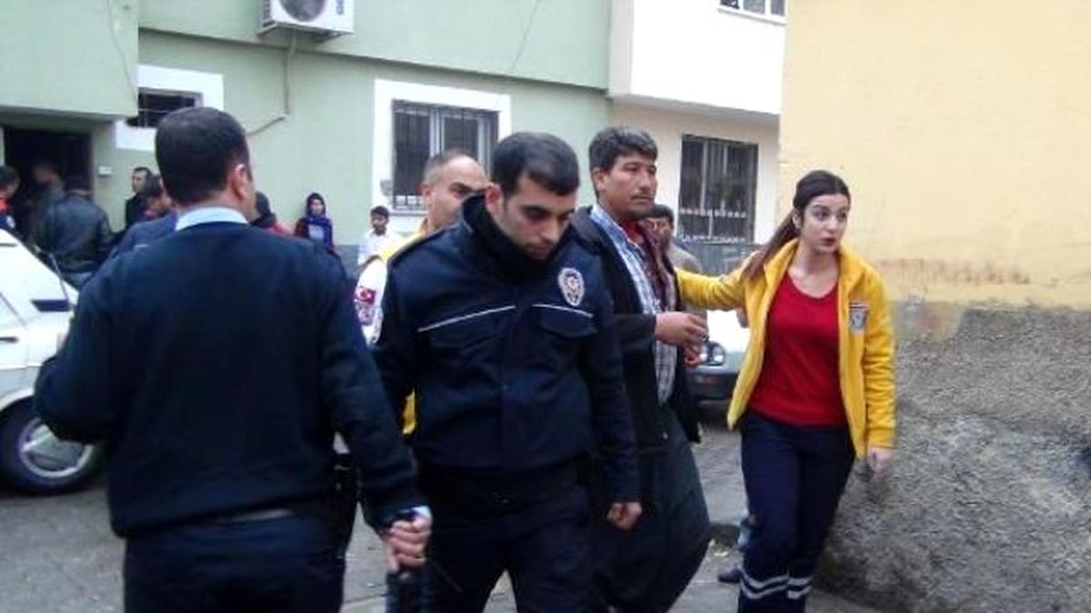 Şanlıurfa\'da Akrabaların Bıçaklı Kavgası: 1 Yaralı, 2 Gözaltı