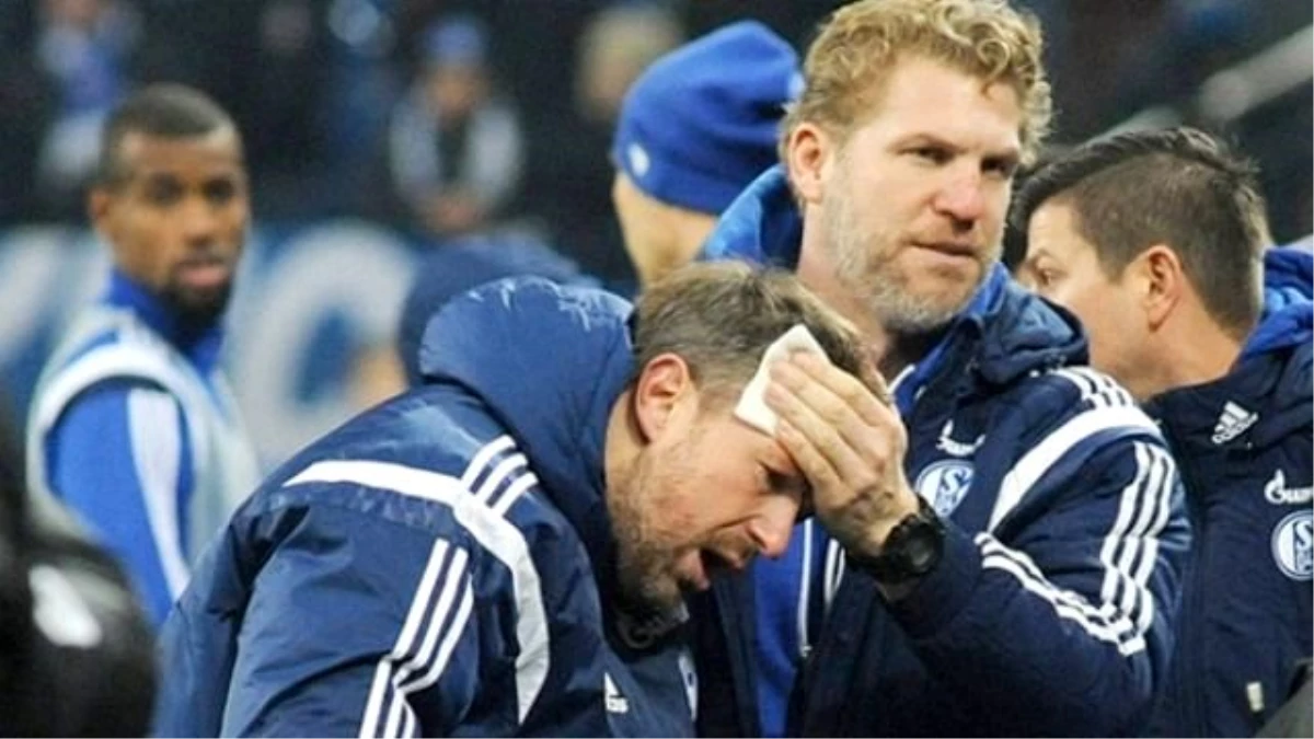 Schalke Yardımcı Antrenörünün Başına Çakmak İsabet Etti
