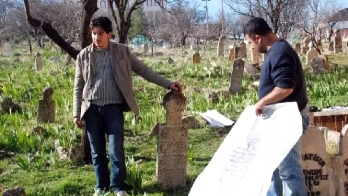 Tillo\'daki Osmanlıca Mezar Taşları Keşfedilmeyi Bekliyor