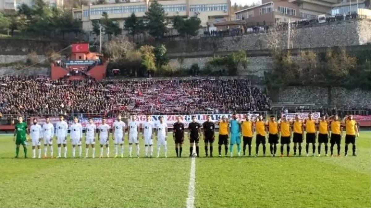 Tutap Şekersporlu Futbolculardan Asker Selamlı Protesto