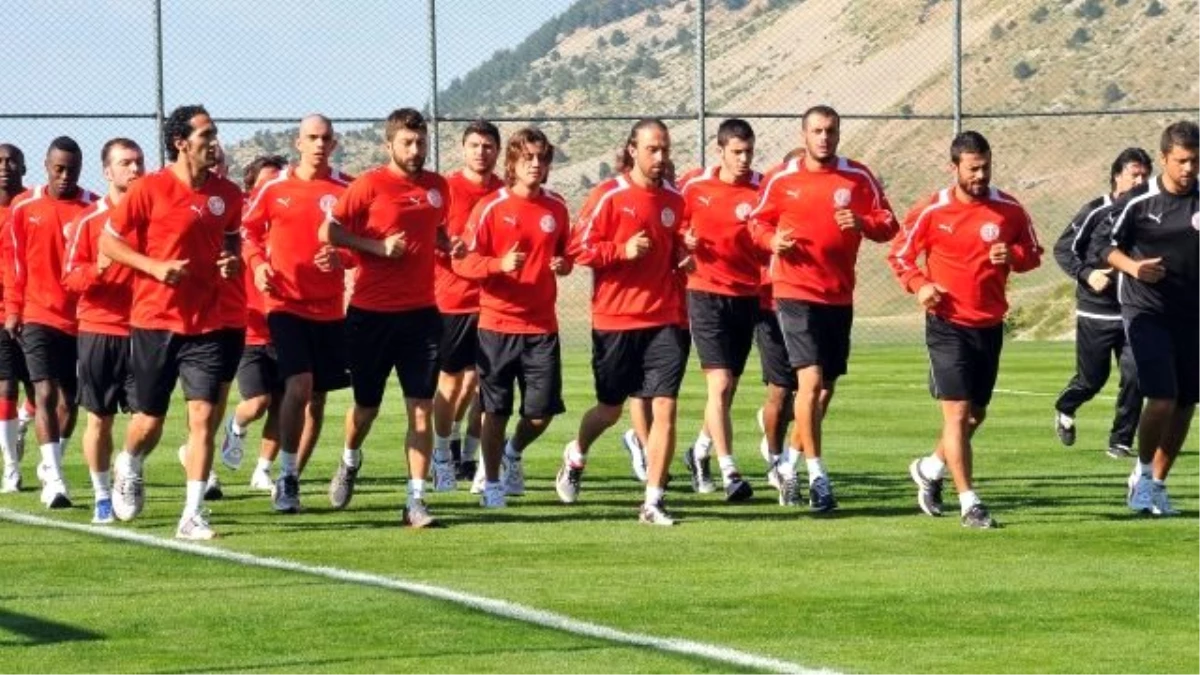 Antalyaspor\'un Deplasmanda 4 Maç Aradan Sonra Yüzü Güldü