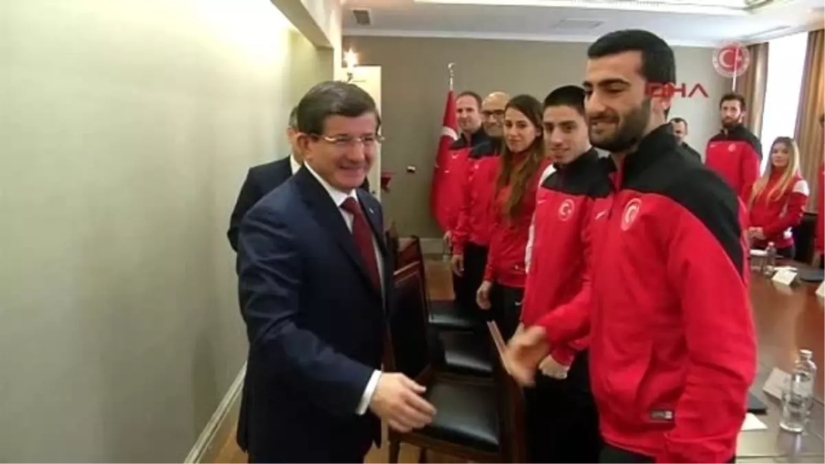 Davutoğlu, Türkiye Karate Milli Takımını Kabul Etti