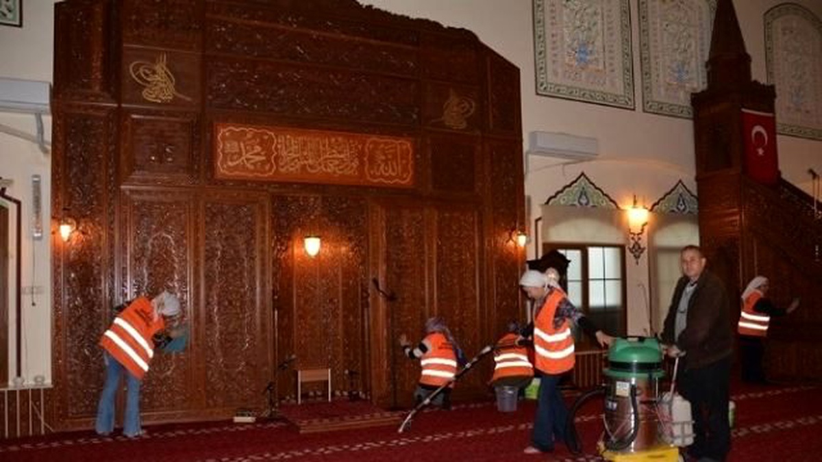 Efeler Belediyesi Temizlik İşleri Camileri Temizliyor