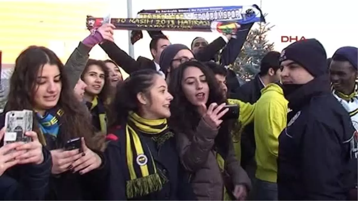 Fenerbahçe Erzurum\'da Çiçeklerle Karşılandı