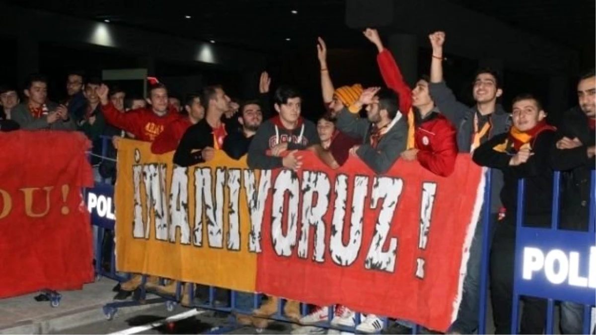 Galatasaray İzmir\'e Yedeklerle Geldi