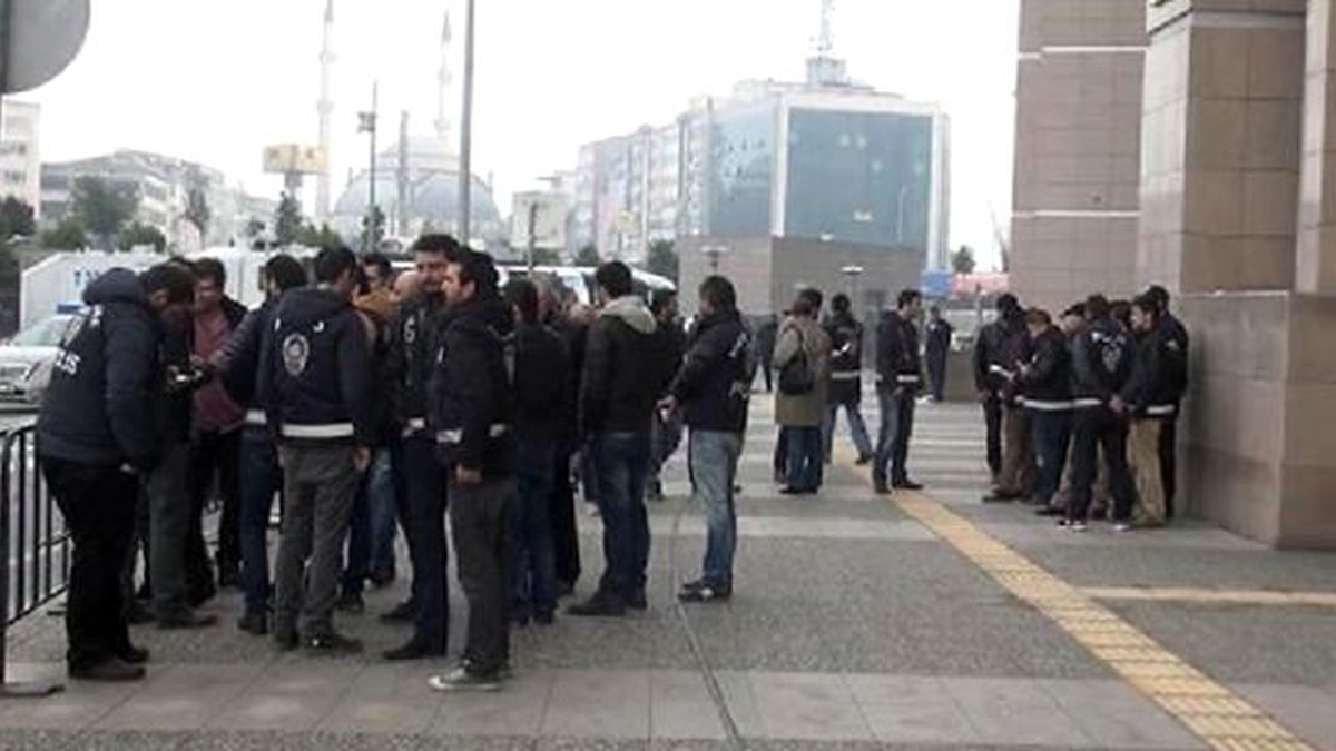 İstanbul Adalet Sarayı\'nda Cemaat Operasyonu Alarmı