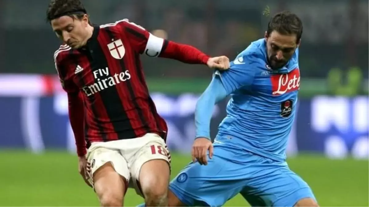 Milan Evinde Napoli\'ye Acımadı: 2-0