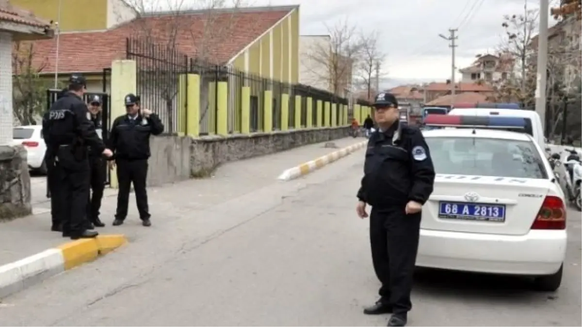 Aksaray\'da Her Okula Bir Polis ve Amir