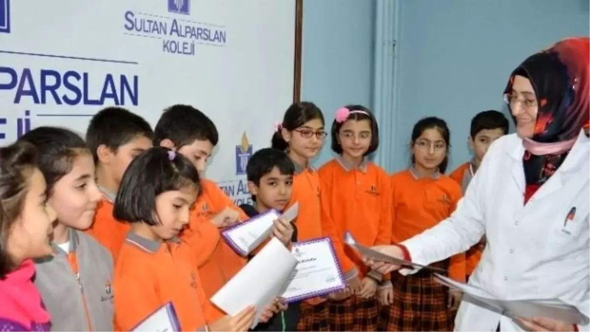 Resim Yarışmasında Dereceye Giren Öğrencilere Ödülleri Verildi