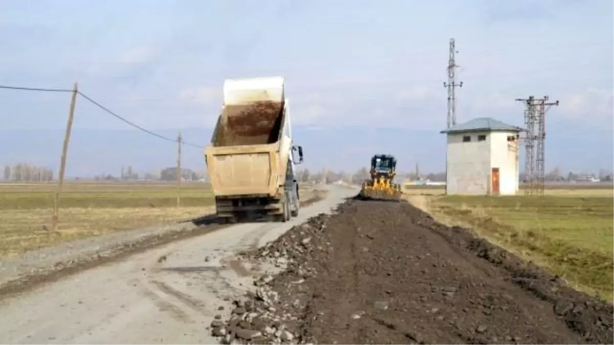 Yücekapı Beldesinde Yol Çalışmaları