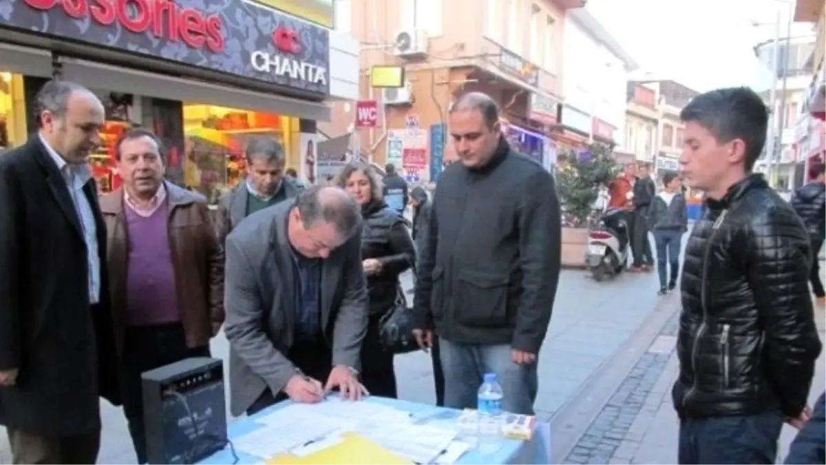 Ayvalık Ülkü Ocaklarından 300 Doğu Türkistanlı\'ya Sahip Çıkma Çağrısı