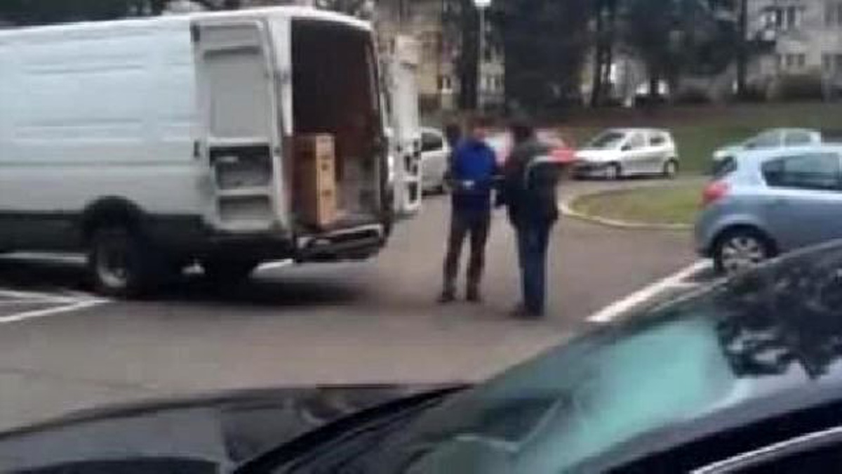 Beklediği Paket Gelmeyince Ortalığı Birbirine Kattı