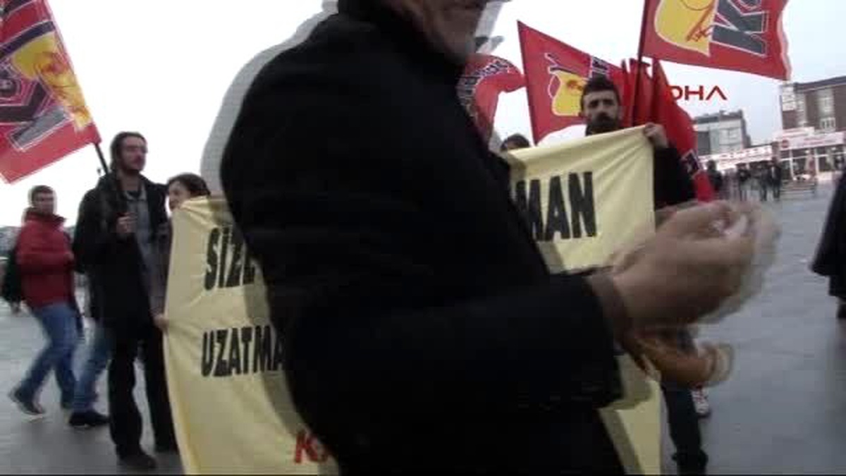 Çarşı\'ya Destek İçin Taraftarlar Adliye Önünde Toplanıyor