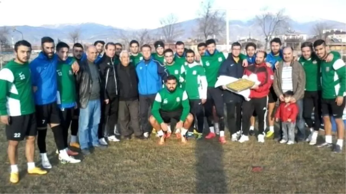 Futbolculara Baklava İkramı