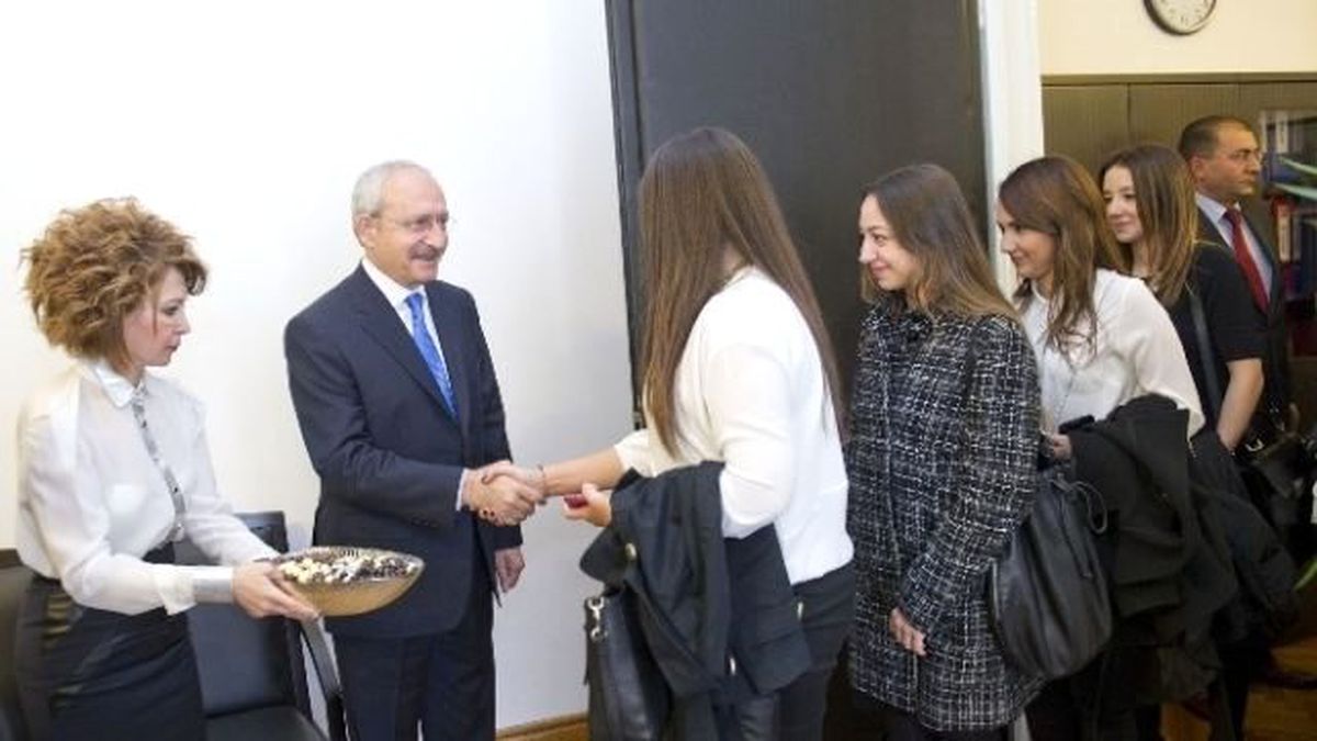 İstanbul Arel Üniversitesi Öğrencileri Kılıçdaroğlu\'nu Ziyaret Etti