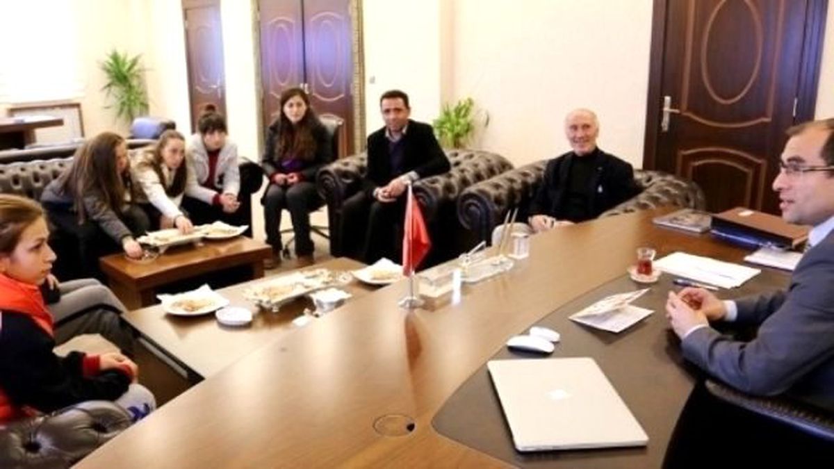 Kastamonu Üniversitesi Öğrencileri Kaymakam Ayca\'yı Ziyaret Etti