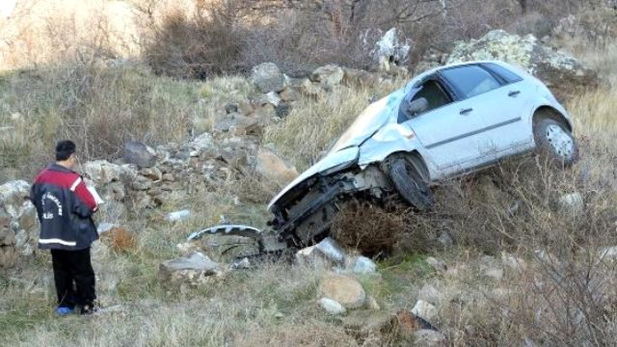 Kayseri\'de Otomobil Şarampole Yuvarlandı: 1 Yaralı