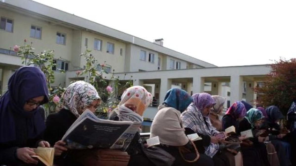 Kocaeli ve Sakarya\'da Adliye Önlerinde 14 Aralık Operasyonu Protestosu