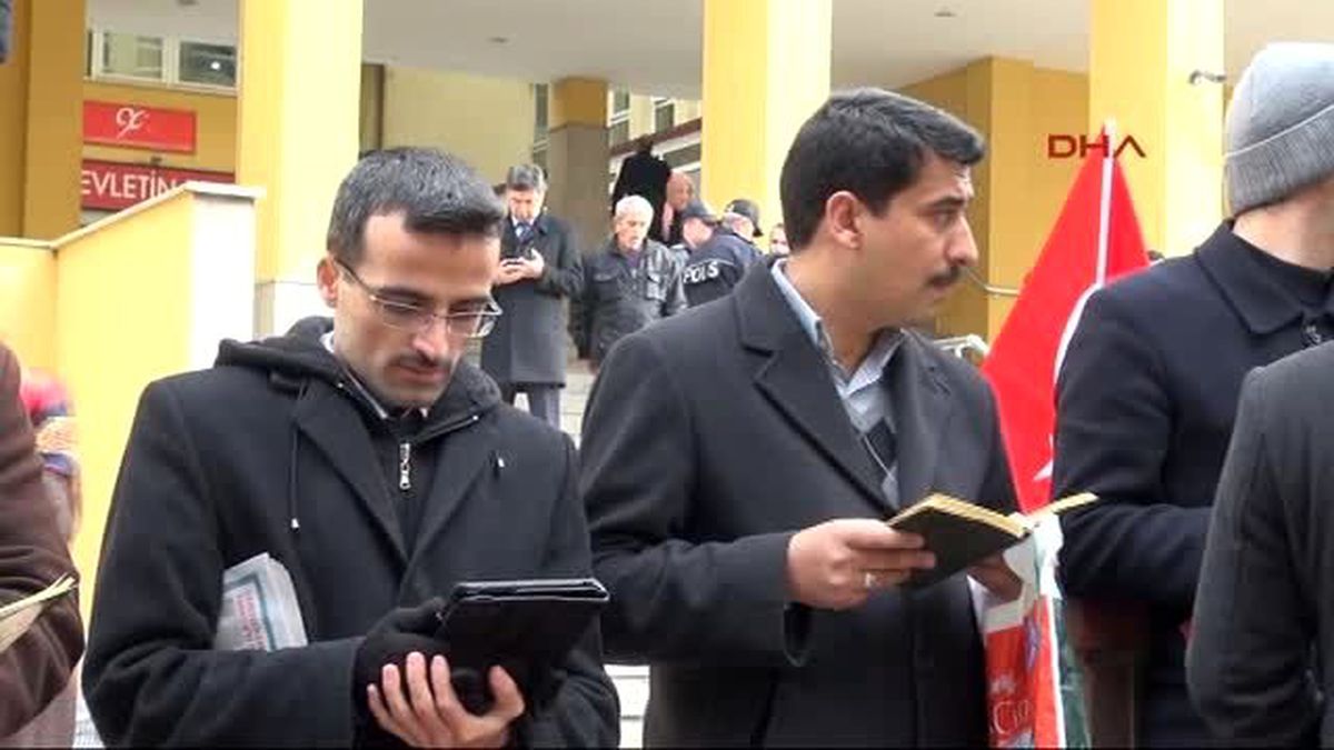 Kocaeli ve Sakarya\'da Adliye Önlerinde 14 Aralık Operasyonu Protestosu