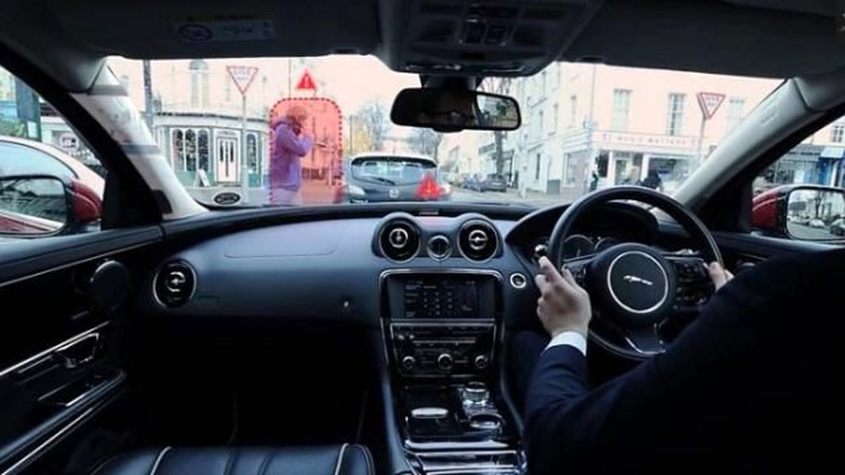 Land Rover\'dan Sanal Özelliklere Sahip Cam