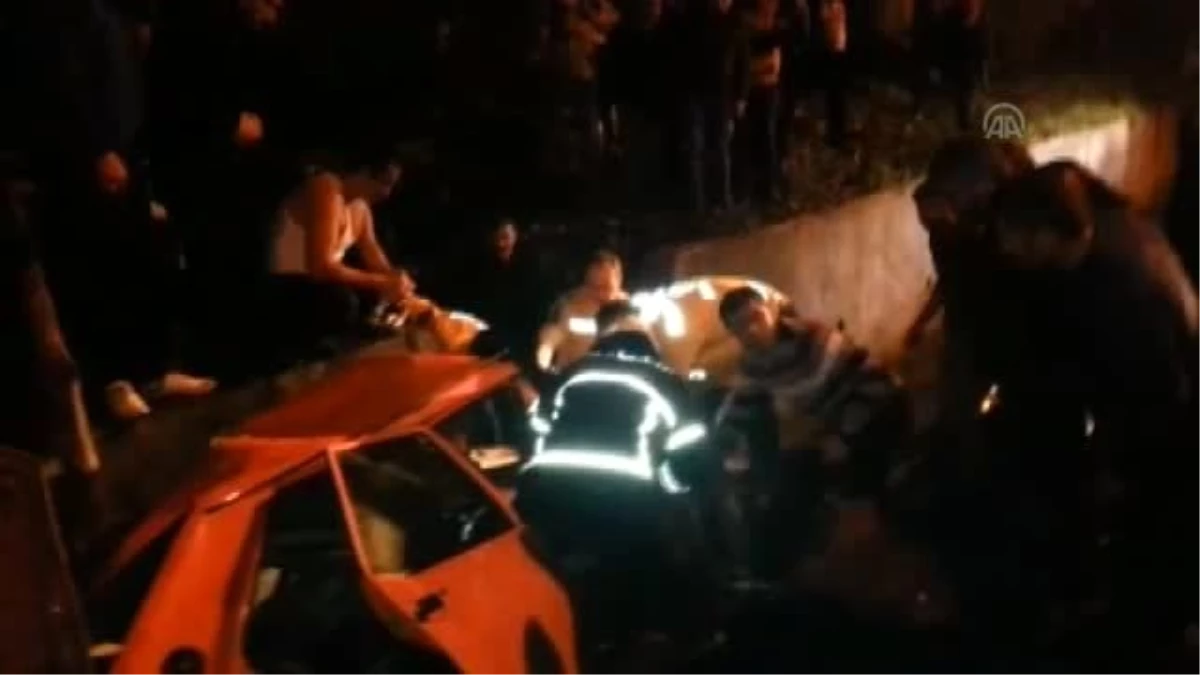 Ordu\'da Otomobil Midibüse Çarptı: 1 Ölü, 2 Yaralı