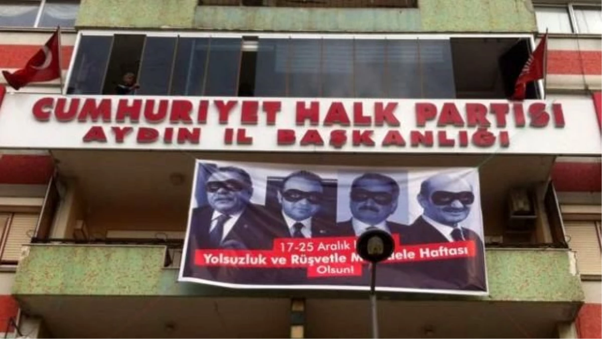 Polis, Yolsuzluk Pankartı Asılan CHP İl Binasını Bastı